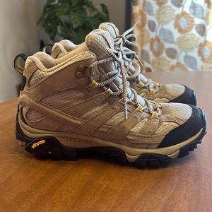 Merrell Women's MOAB 2 Vent Mid Boot Size 7.5